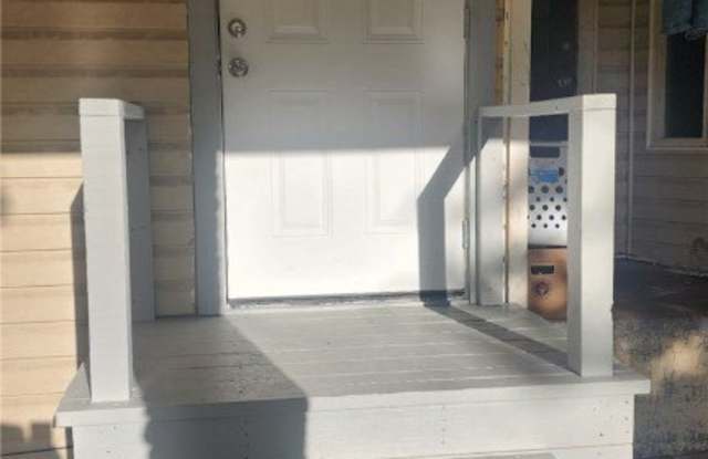 1733 Yale Street unit: 3 photos photos