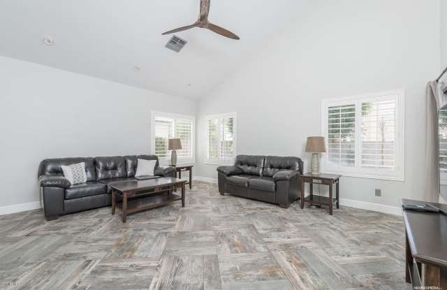 8865 W JOHN CABOT Road Gallery 4