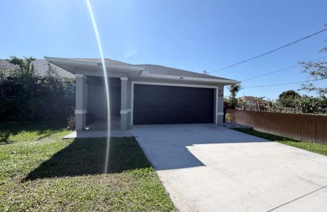 Half off First Month's Rent!!! 2/2 plus Bonus Room photos photos