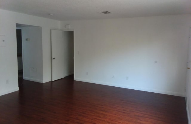 12409 San Fernando Road Gallery 3