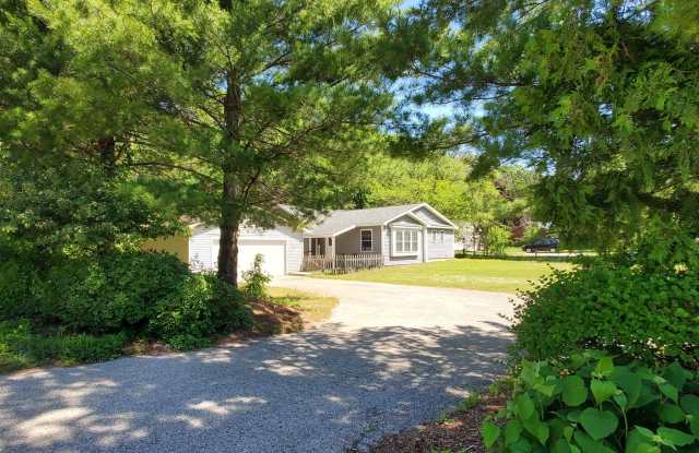 Off-Season Rental – Furnished, Dog-Friendly, Utilities Included photos photos