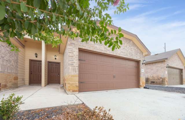Modern 3-Bedroom Home in Seguin | Granite Counters + Private Fenced Yard! Gallery 3