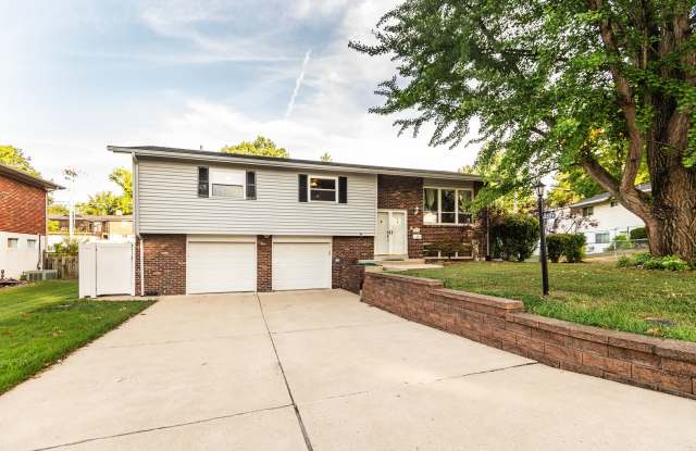 Spacious 4-Bed, 2.5-Bath Split-Level Home photos photos