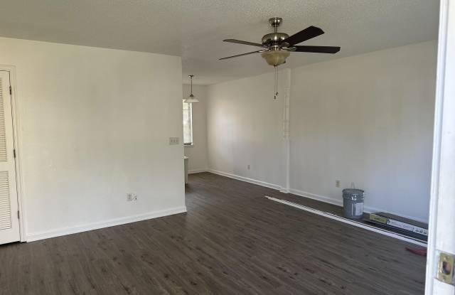 1571 Coombs Drive Gallery 3