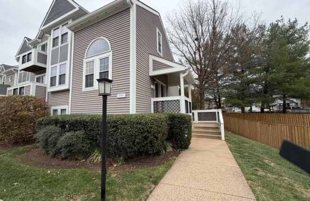 12926-B GRAYS POINTE Road unit: 12926B - 12926 Grays Pointe Road, Greenbriar, VA 22033