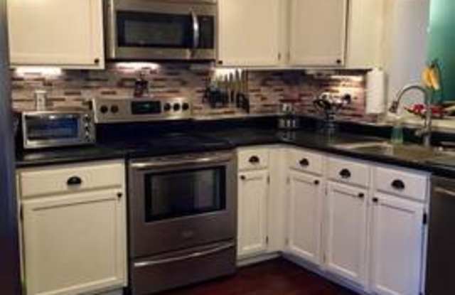 218 Lodgecliff Court Gallery 2