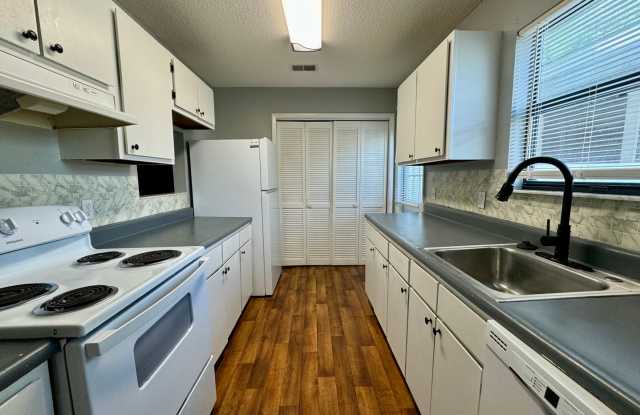 MOVE-IN READY (No Pets) |  ONLY PAY ELECTRIC + RENT Gallery 4