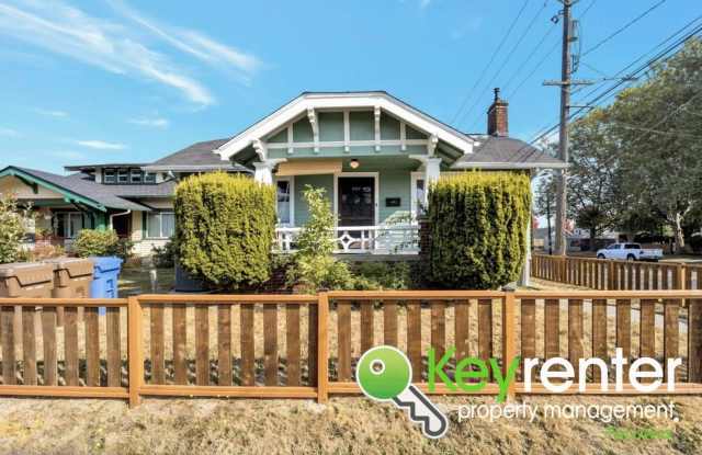 Spacious Craftsman in Lincoln District with Finished Attic  Workshop Basement photos photos