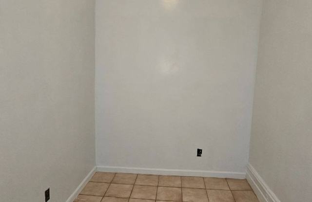 749 Kelly Gallery 4