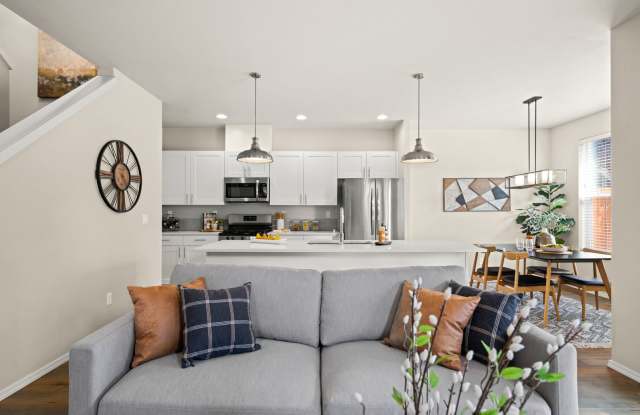 3 Bedroom Pet Friendly Townhome Gallery 2