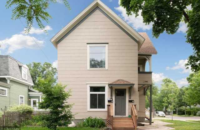 327 5th Street SE Gallery 4