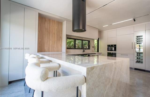 7850 Hawthorne Ave photos photos