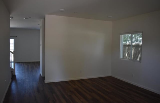 4297 Freemark Avenue Gallery 3