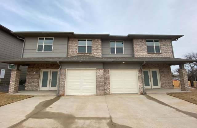 3 Bed 2.5 Bath Duplex Includes Office Space *DEER CREEK SCHOOLS - 7903 Northwest 135th Terrace, Oklahoma City, OK 73142