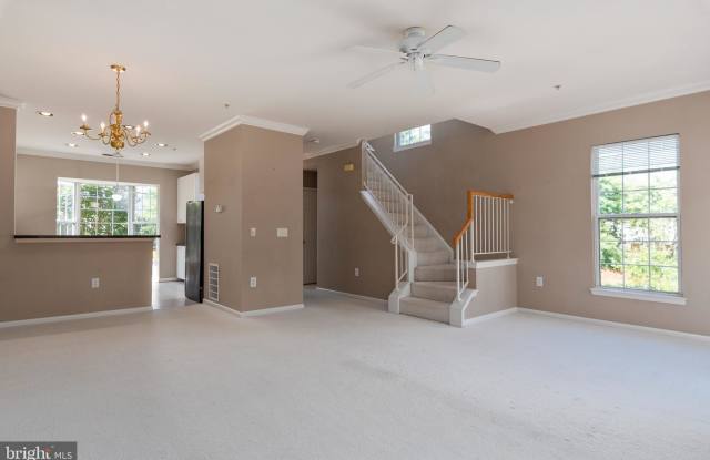 1120 WICKFORD COURT Gallery 3