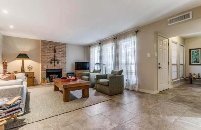 Lovely Corner Condo in a Gated Community in Prime San Antonio Location. Gallery 4