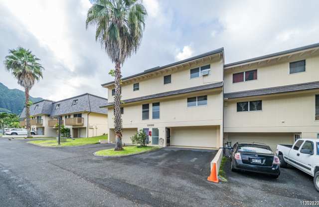 Haiku Villa Townhome w/ Garage  Guest Parking in Kaneohe - 46-405 Kahuhipa Street, Kaneohe, HI 96744