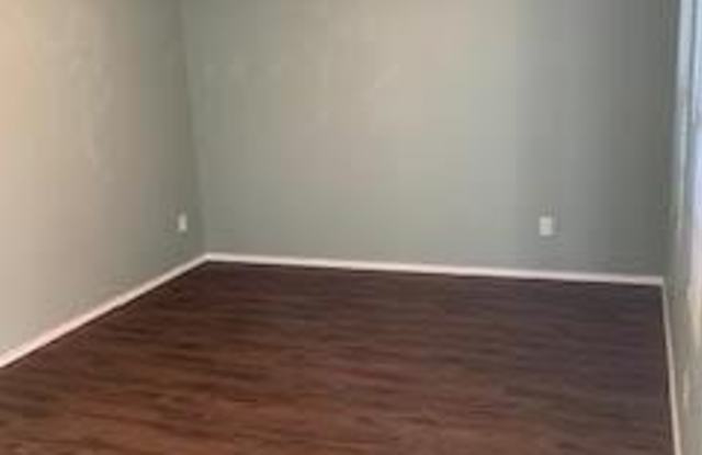 2712 Redwood Street Gallery 2