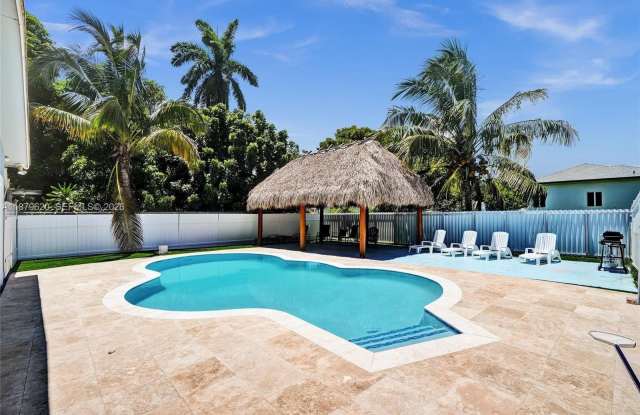 16000 N Miami Ave photos photos