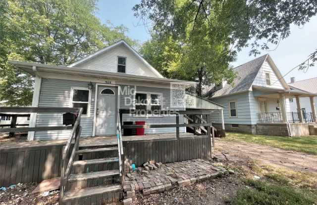 908 E 3rd- 2 bed photos photos