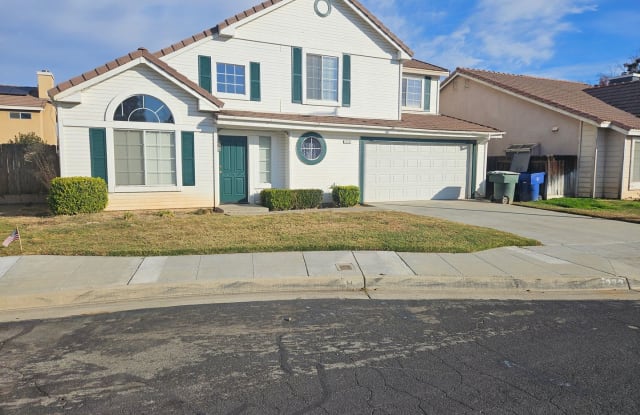 273 W Cromwell Ave - 273 West Cromwell Avenue, Clovis, CA 93611