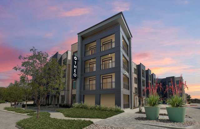 Theo Allen Gateway - Apartments & Townhomes Gallery 4