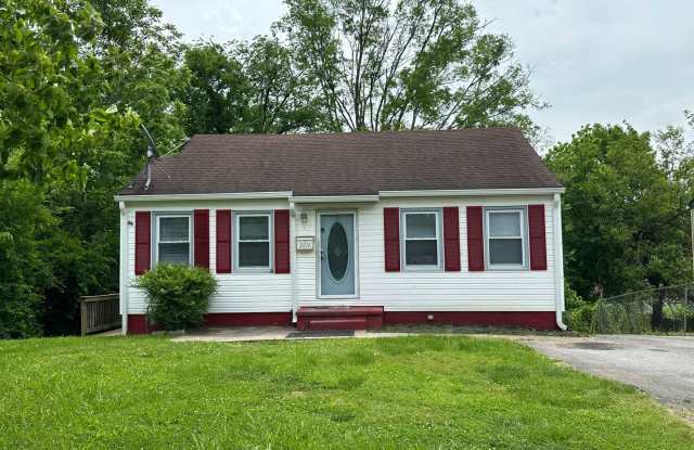 Charming 2 bedroom, 1 bathroom home located in the heart of East Knoxville. photos photos