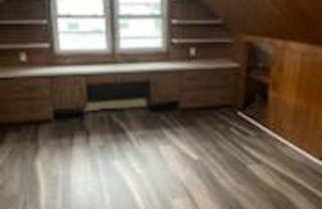 Spacious 4-Bedroom Home with 2.5 Baths for Rent Gallery 3