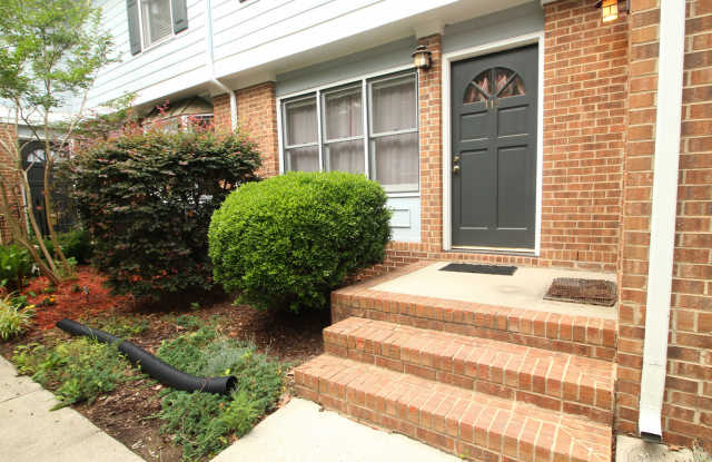 Super Peaceful 2 Bedroom / 2 Bathroom Townhouse MINUTES from UNC w/ WATER included! photos photos