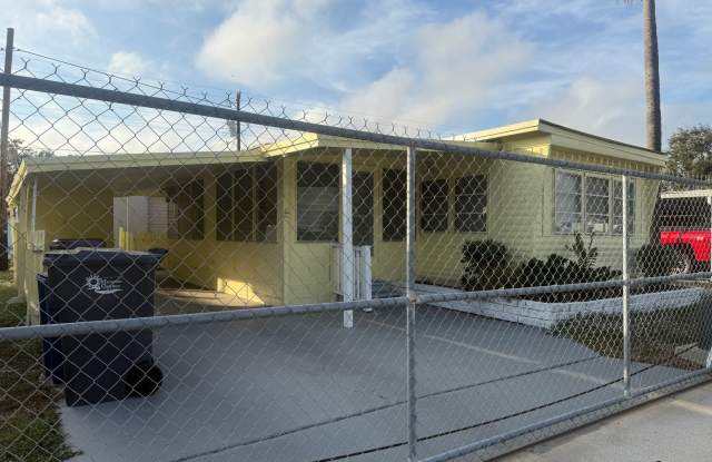 1 bedroom 1 bath + bonus room in a 55+ community Gallery 3