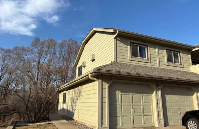 X-LARGE 1 BR/1 BA Condo Available NOW in a Beautiful St. Paul Neighborhood! - 1561 Wheelock Lane, St. Paul, MN 55117