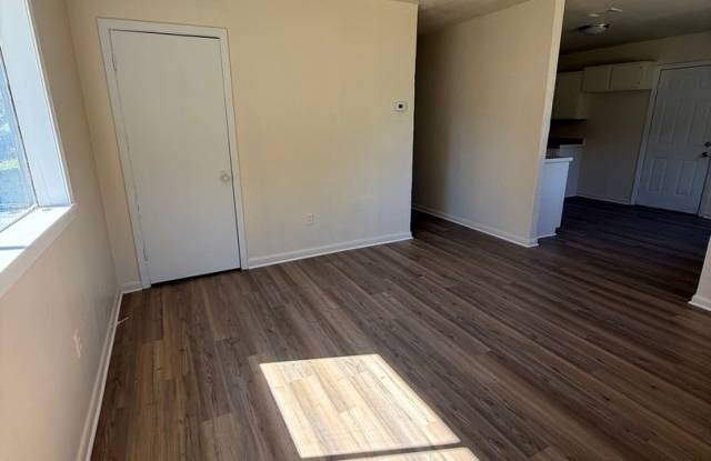For Lease in Meadowview! Gallery 3