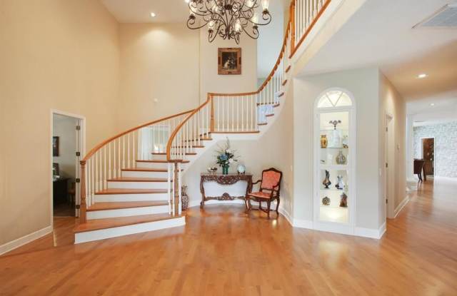 6414 RENWICK CIRCLE Gallery 3
