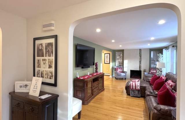 43 E Border Rd Gallery 4