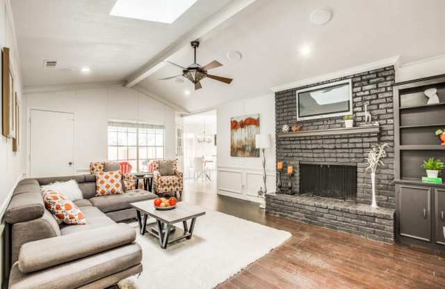 10620 Sandpiper Lane - 10620 Sandpiper Lane, Dallas, TX 75230