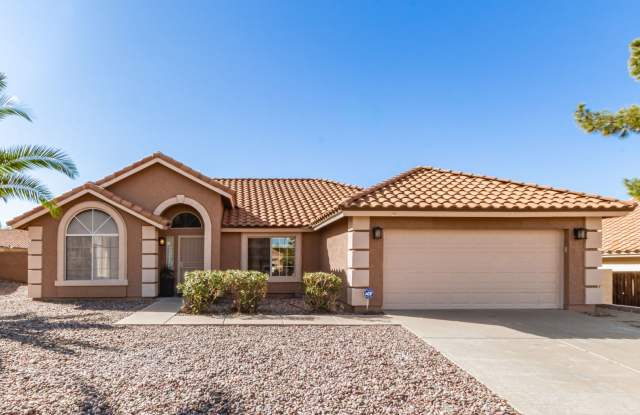 Fantastic Home with Private Pool and NO HOA! Gallery 3