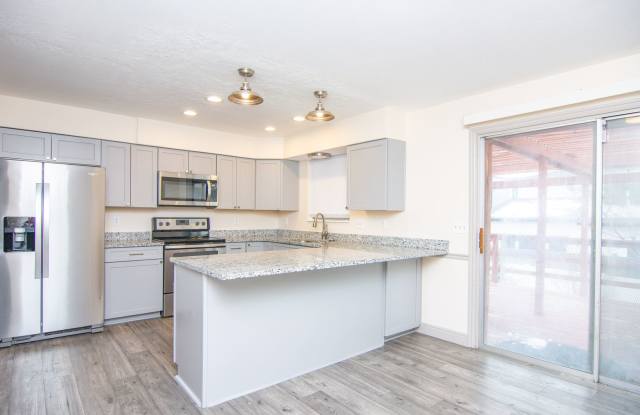 Really Nice 4 bedroom 3 Bath Home on Spacious Lot! photos photos