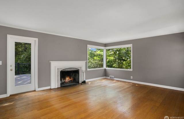 2Bd/1.75Ba Seattle Home Gallery 4