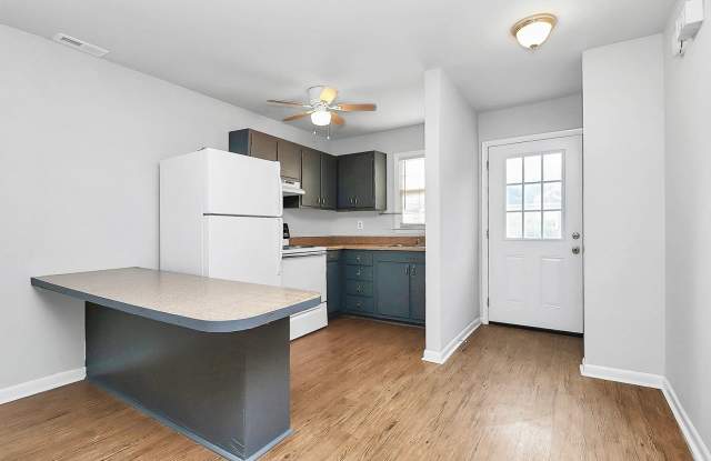 Lovely Two Bedroom Townhome Near Cotswold! photos photos