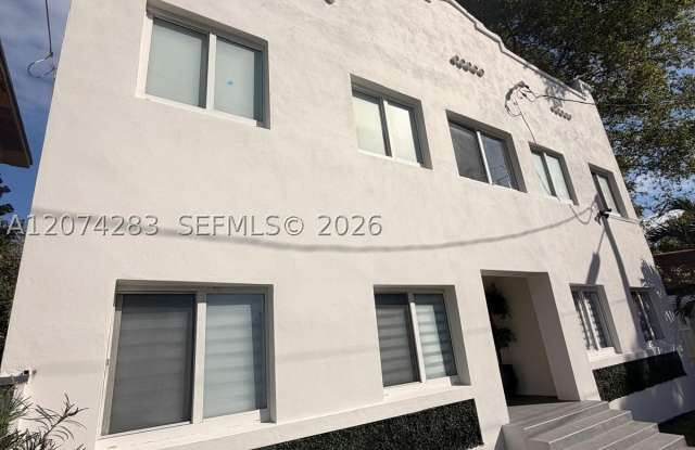 337 SW 10th Ave Gallery 2
