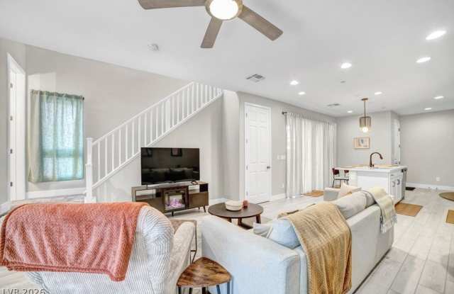 688 Cottonwood Hill Place Gallery 3