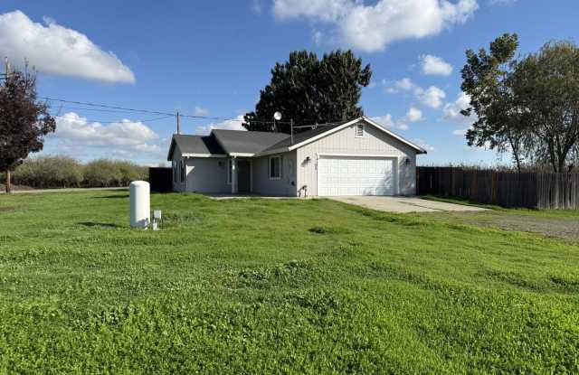 Spacious 2/1 in the country AVAILABLE NOW!!! - 508 South Whealan Road, Merced County, CA 95333