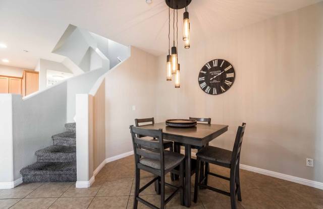 Beautiful FURNISHED 3 Bedroom Townhouse! photos photos