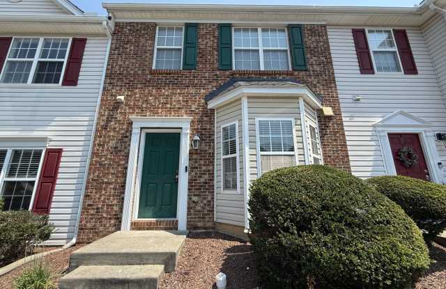 Charming 3BD, 2BA Apex Townhome In a Prime Location Near Tons of Shopping and Dining Options photos photos