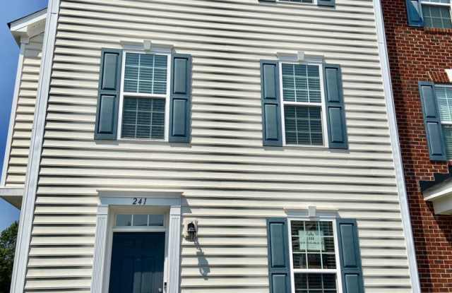 4BD/3.5BA Gorgeous End Unit Townhouse with Garage! Mins to Town Center  Interstate photos photos