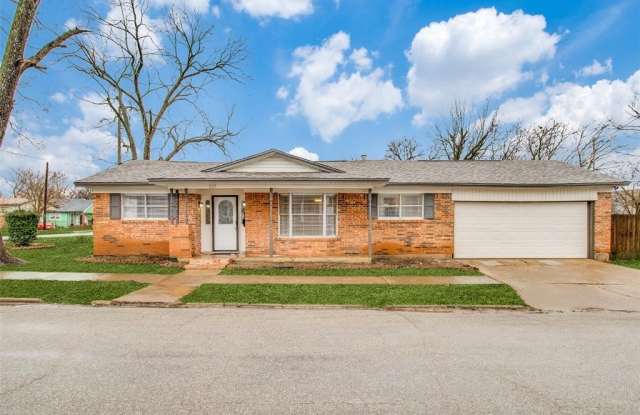 620 E College Street - 620 East College Street, Sherman, TX 75090