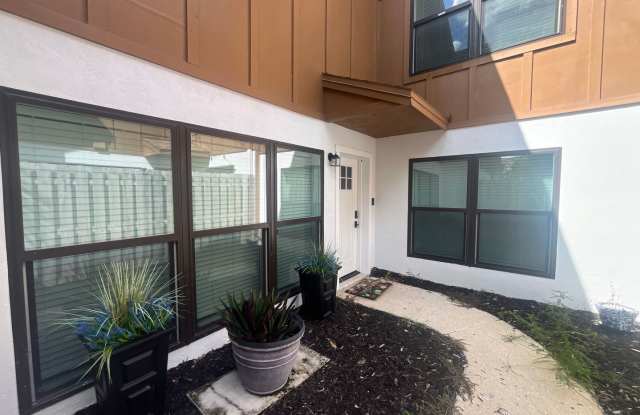 Beautiful Updated Townhome Gallery 3