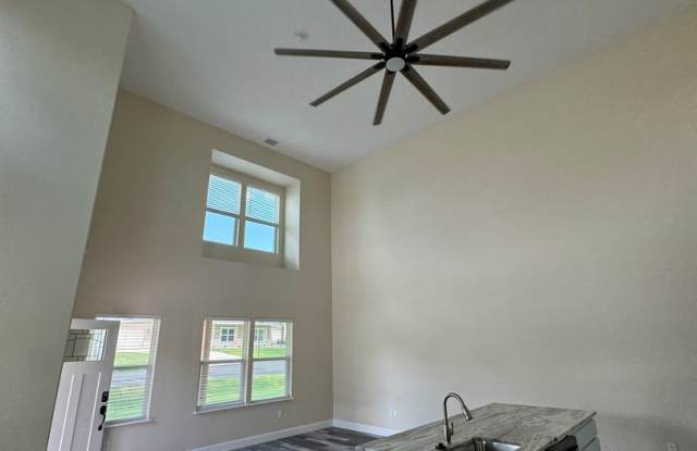 PEASTER ISD - HIGH CEILINGS - NO WATER BILL photos photos