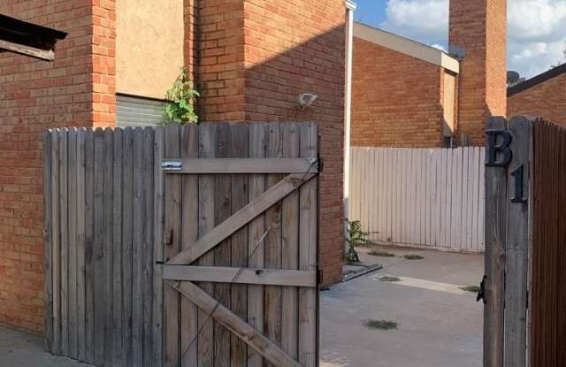 2230 E 52nd St photos photos