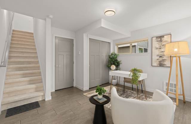 2Bd/1.75Ba Seattle Townhome Gallery 4